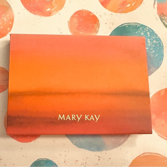 Limited-Edition Mary Kay ® Warm Hues Eye Shadow Palette - Picture 2 of 6